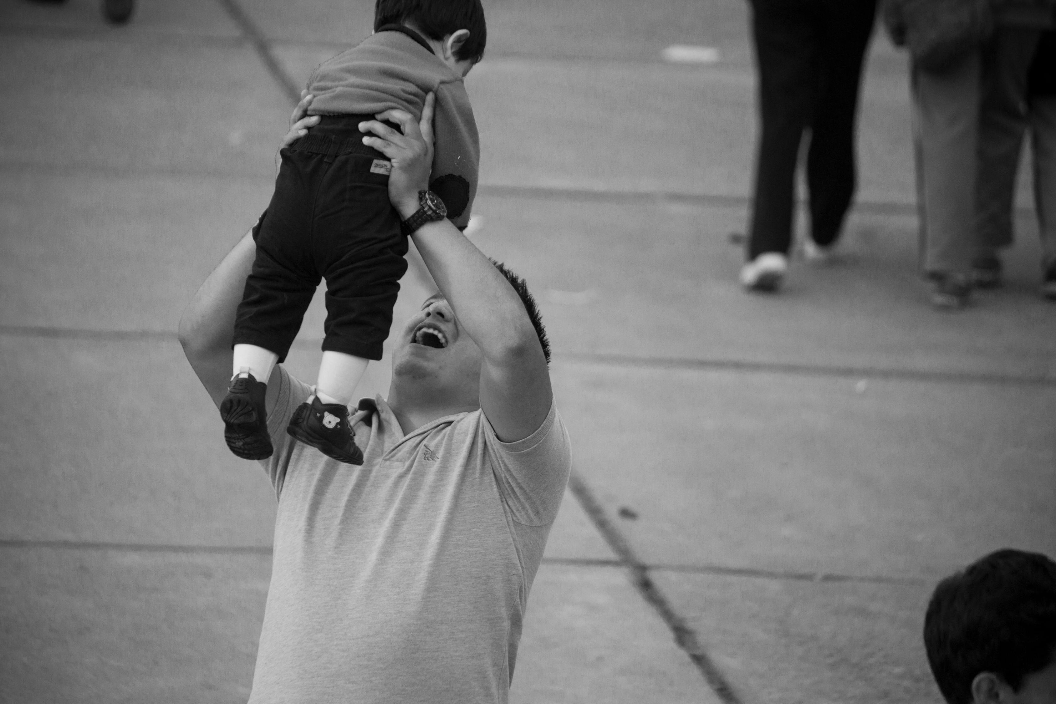 被挖眼男童的最新希望與困境并存的消息更新