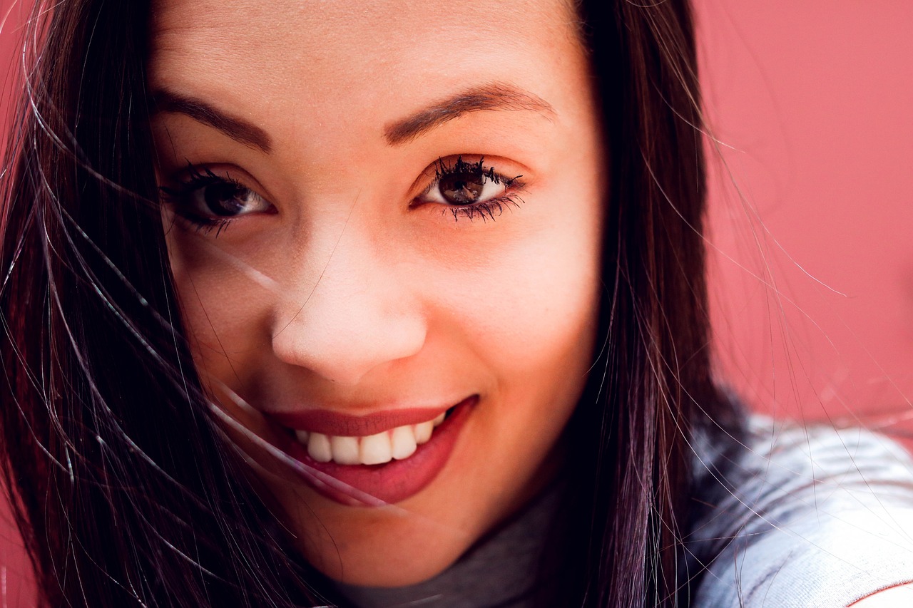 最新長(zhǎng)發(fā)女時(shí)尚潮流視頻，美麗展現(xiàn)的魅力風(fēng)采