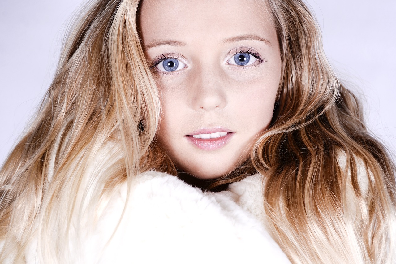 青春正妹，魅力時(shí)尚潮流的展現(xiàn)