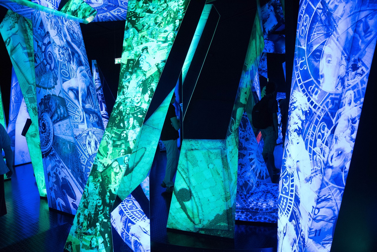 世界最新時(shí)裝，潮流引領(lǐng)，個(gè)性展現(xiàn)的舞臺(tái)