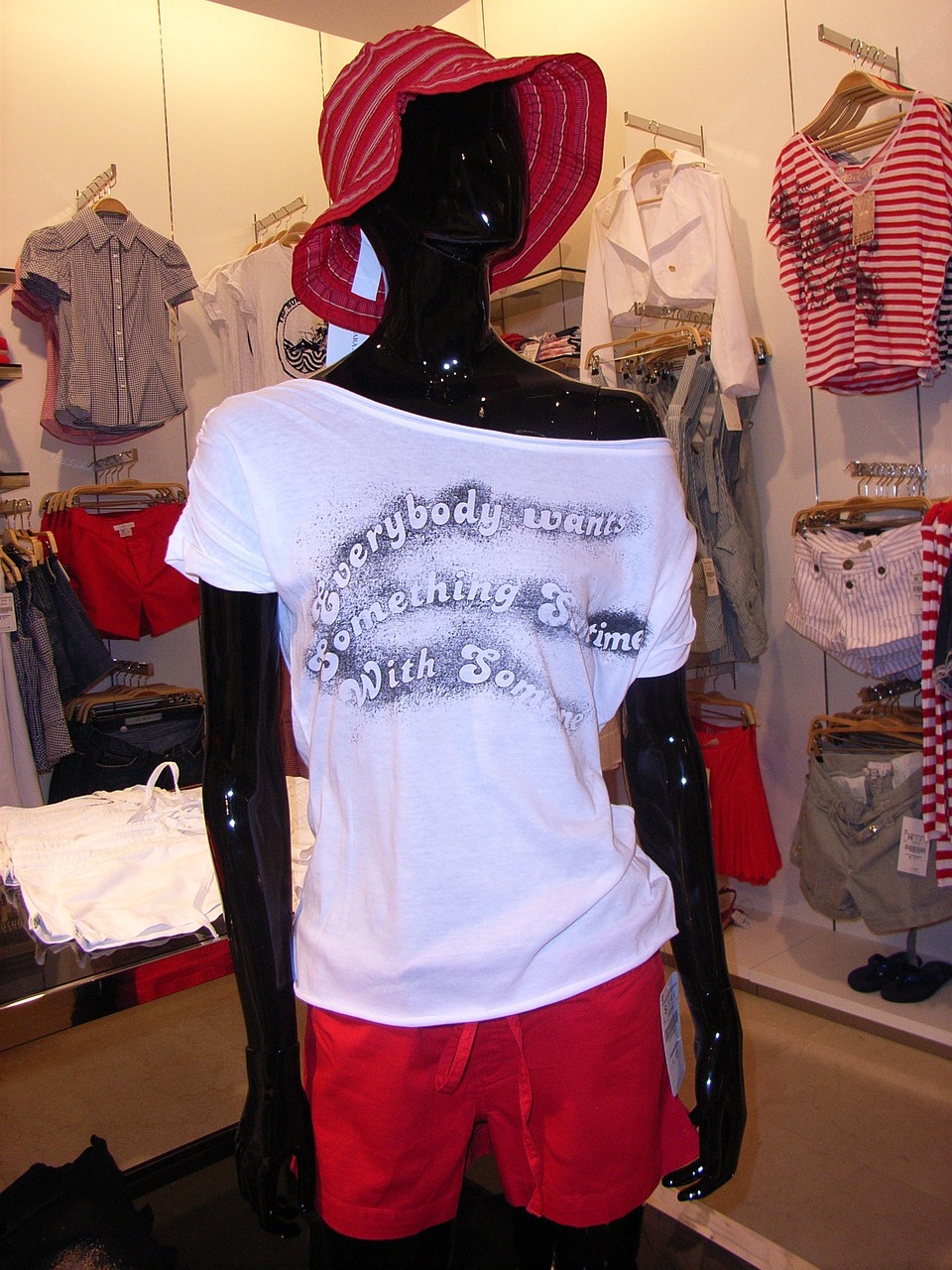 韓國(guó)最新服裝引領(lǐng)全球時(shí)尚潮流