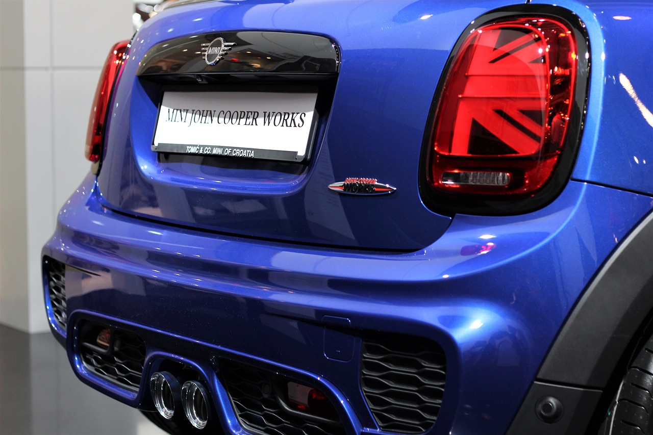 璀璨車模閃耀最新車展，照亮汽車未來之光